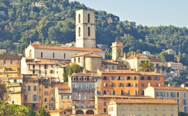 La cathédrale Notre-Dame-du-Puy et la vieille ville de Grasse