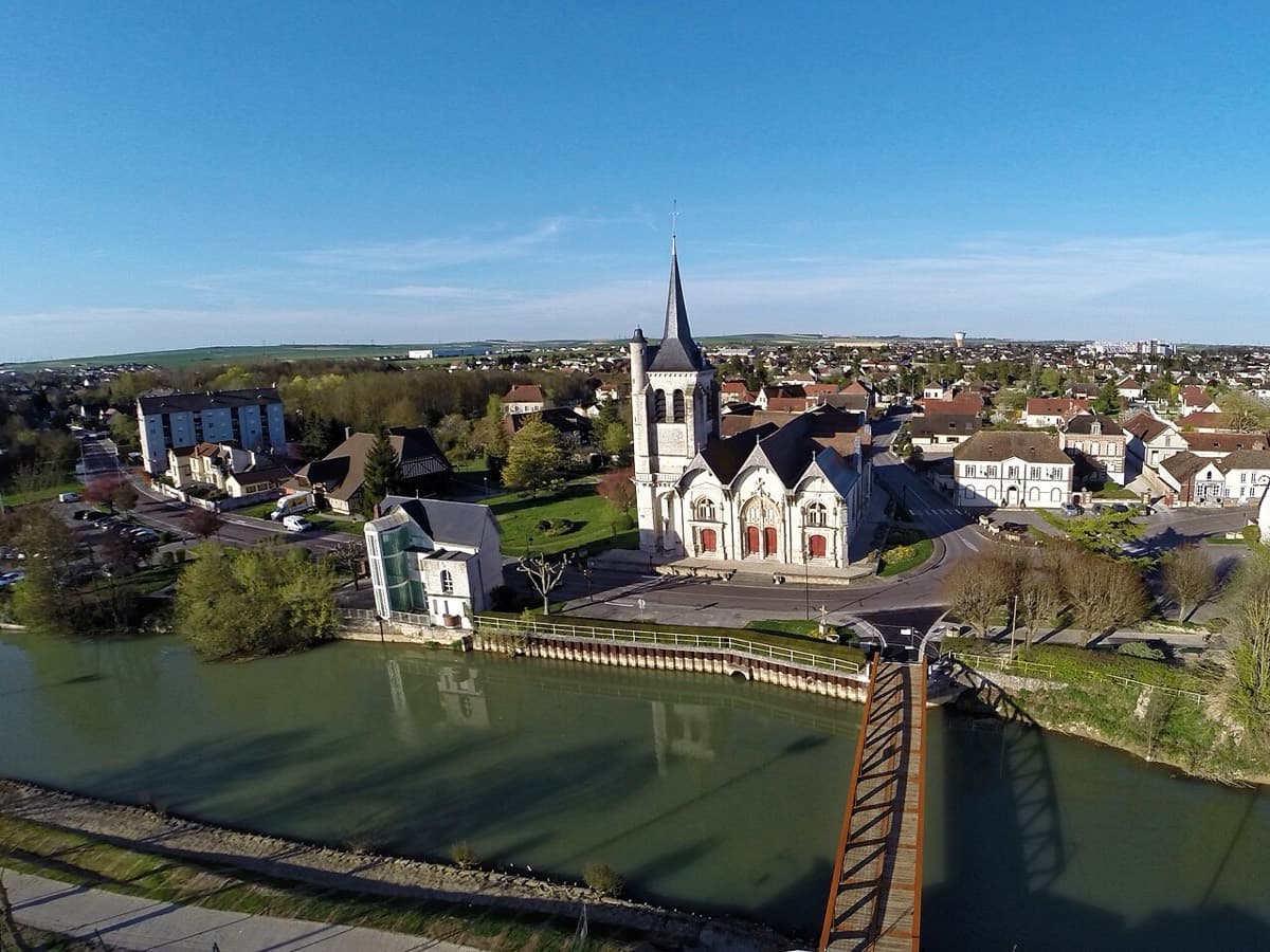Vue de Pont-Sainte-Marie